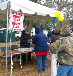 LCOysterFest-GlovesKnivesStand