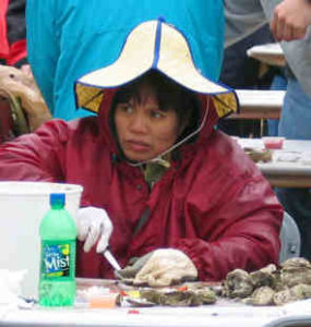 LCOysterFest-Shucking8