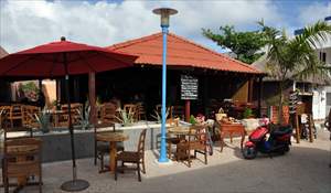 Isla2012-LolaValentina-Bldg-2