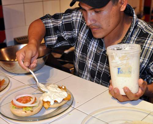 IslaMujeres2012-Bobos-SaucingFishSandwich