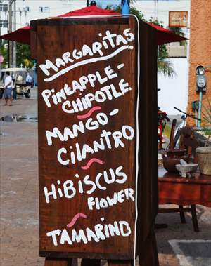 IslaMujeres2012-LolaValentina-MargaritasSign