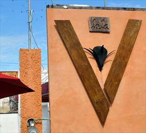 IslaMujeres2012-LolaValentina-Sign